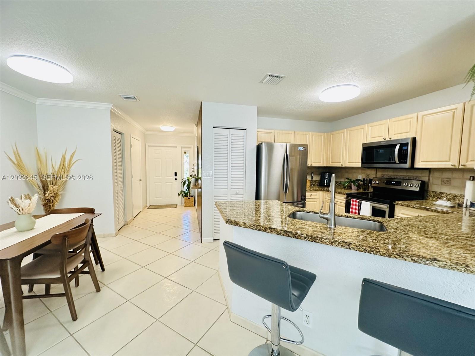 Ver detalles 8952 3 / 3 1473 sq. ft. $ 2026-05-21 0 foto