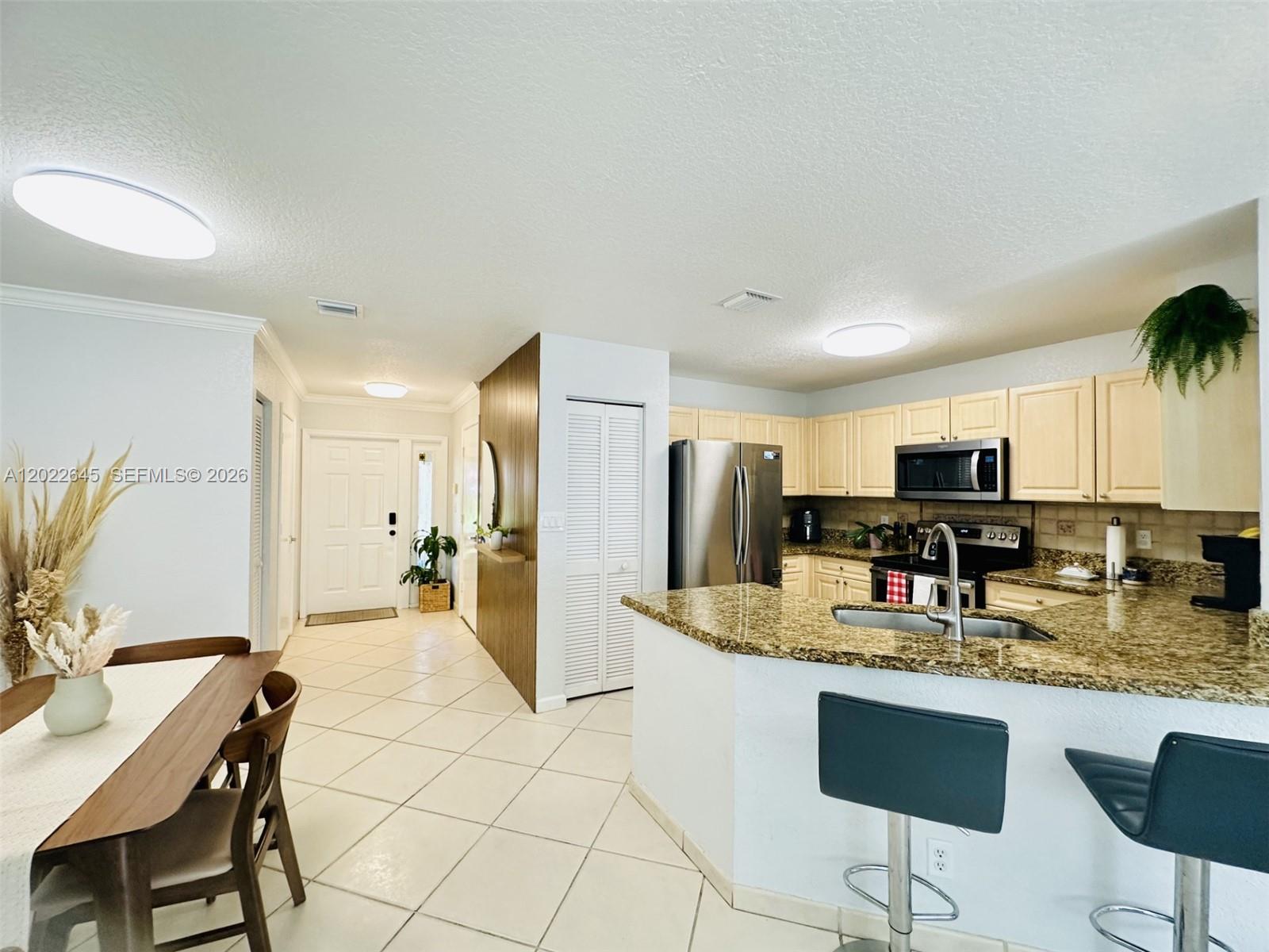 Ver detalles 8952 3 / 3 1473 sq. ft. $ 2026-05-21 0 foto