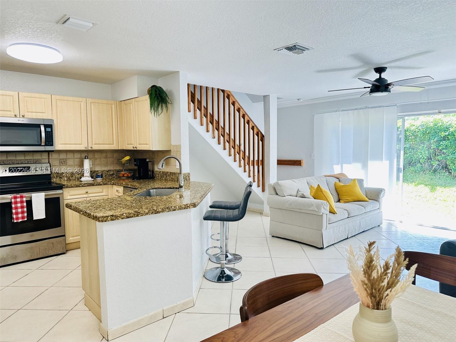 Ver detalles 8952 3 / 3 1473 sq. ft. $ 2026-05-21 0 foto