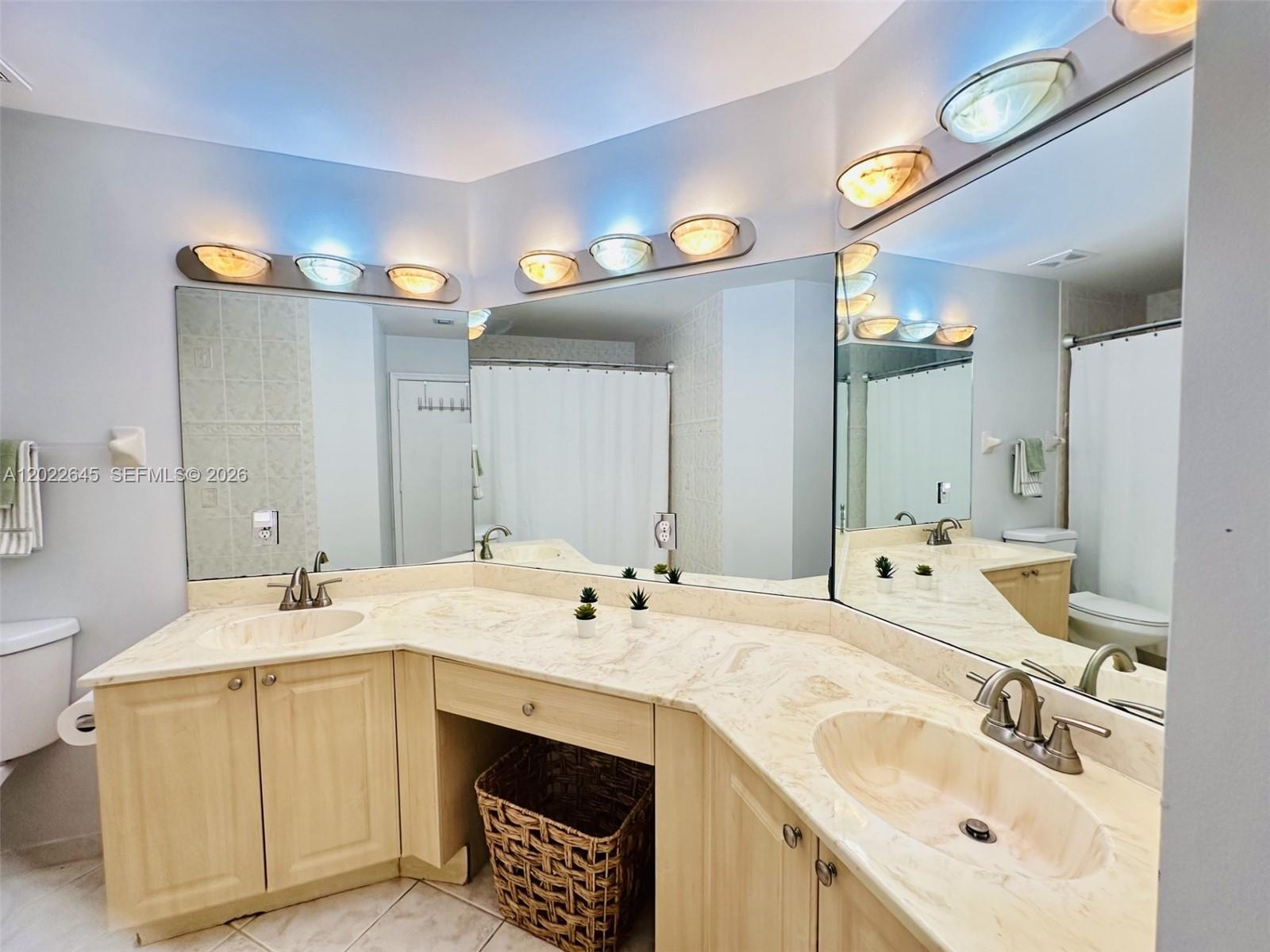 Ver detalles 8952 3 / 3 1473 sq. ft. $ 2026-05-21 0 foto