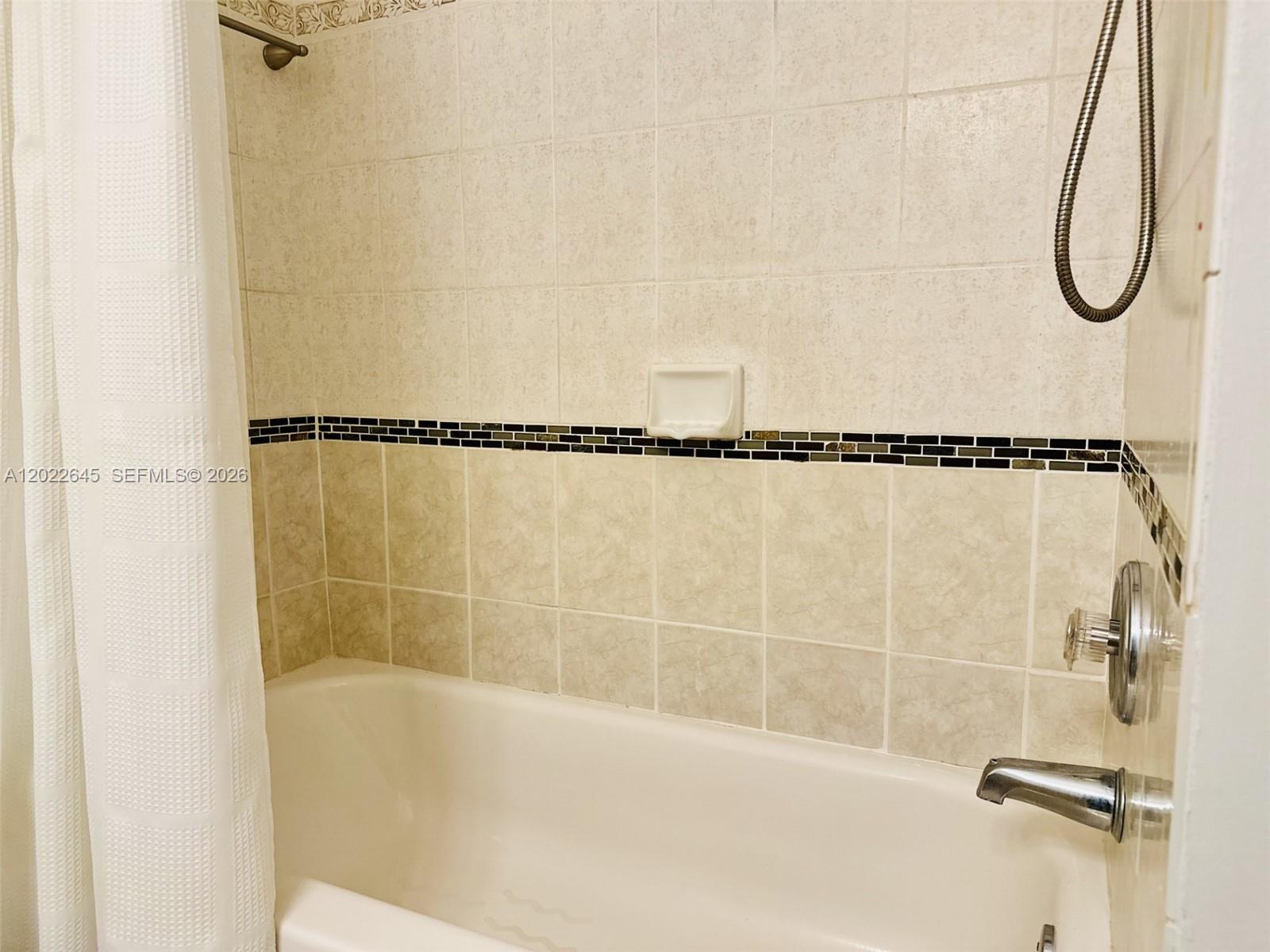 Ver detalles 8952 3 / 3 1473 sq. ft. $ 2026-05-21 0 foto