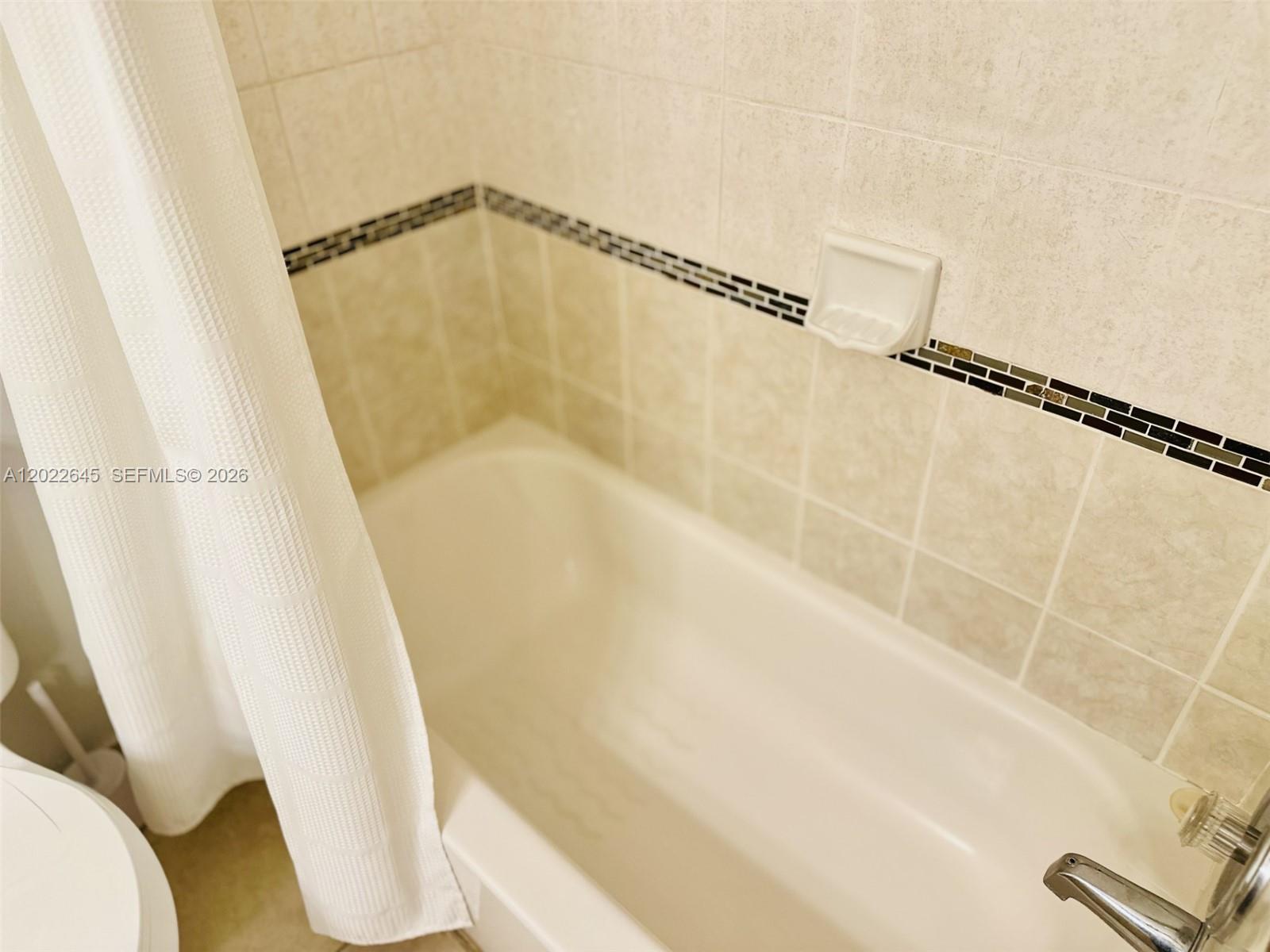 Ver detalles 8952 3 / 3 1473 sq. ft. $ 2026-05-21 0 foto