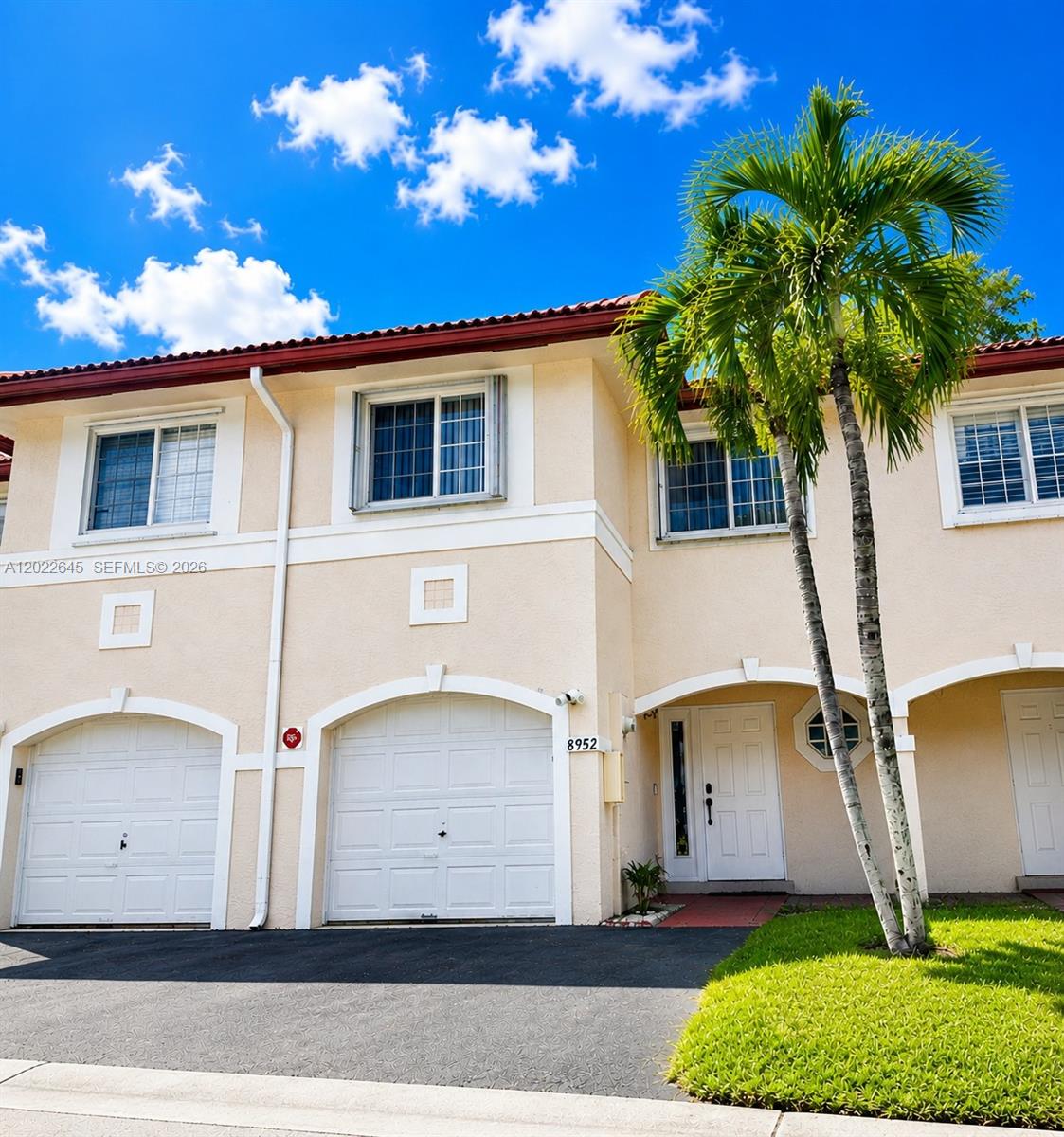 Ver detalles 8952 3 / 3 1473 sq. ft. $ 2026-05-21 0 foto