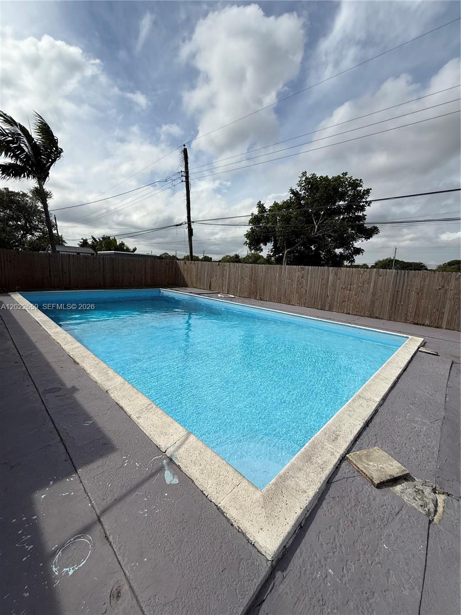 Ver detalles 1825 3 / 2 1192 sq. ft. $ 2026-05-20 0 foto
