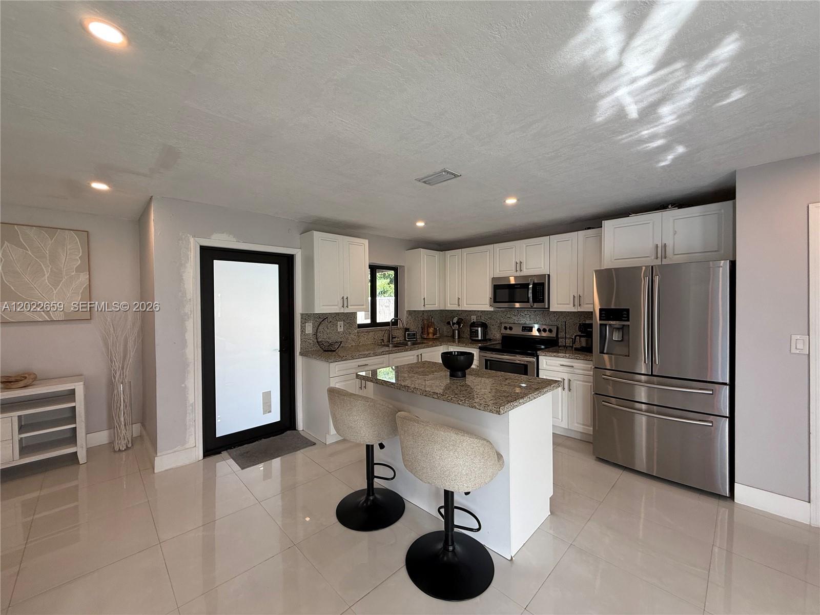 Ver detalles 1825 3 / 2 1192 sq. ft. $ 2026-05-20 0 foto