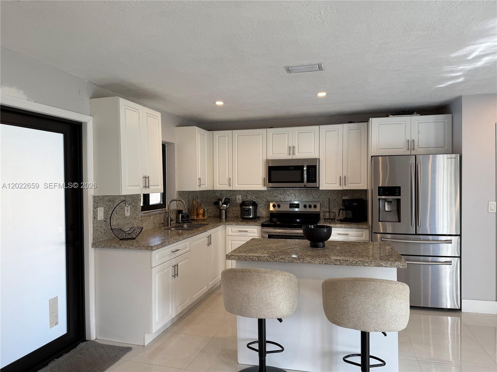 Ver detalles 1825 3 / 2 1192 sq. ft. $ 2026-05-20 0 foto