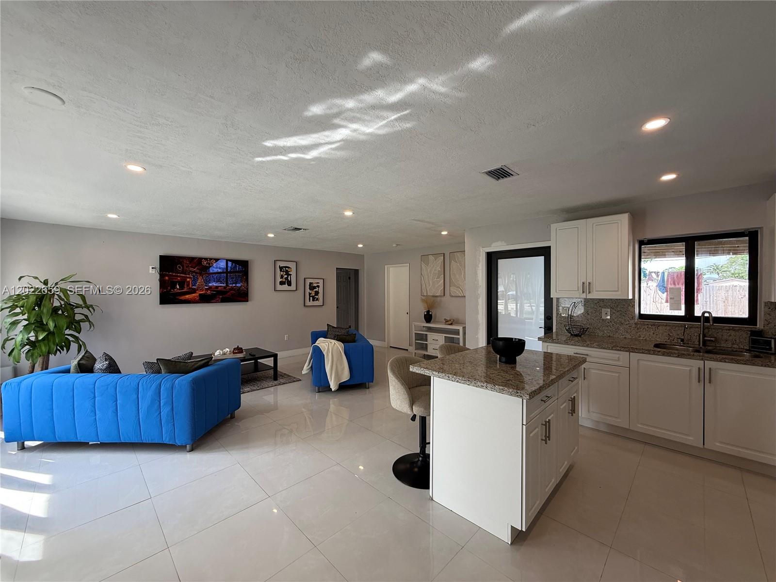 Ver detalles 1825 3 / 2 1192 sq. ft. $ 2026-05-20 0 foto