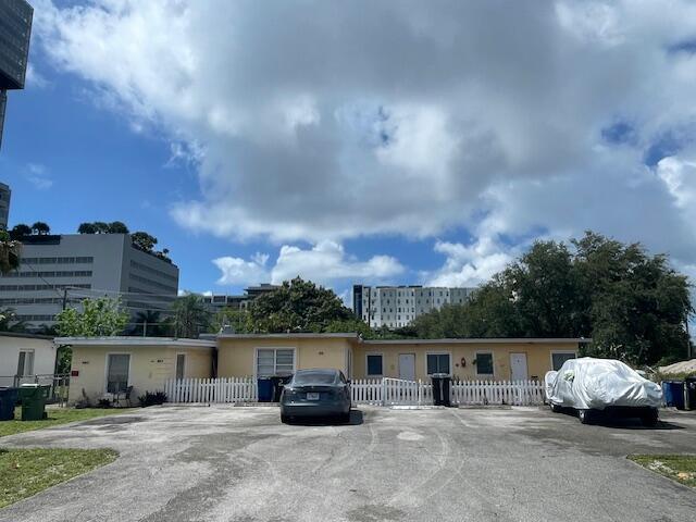 1-4  / 0 2420 sq. ft. $ 2026-06-20 0 foto