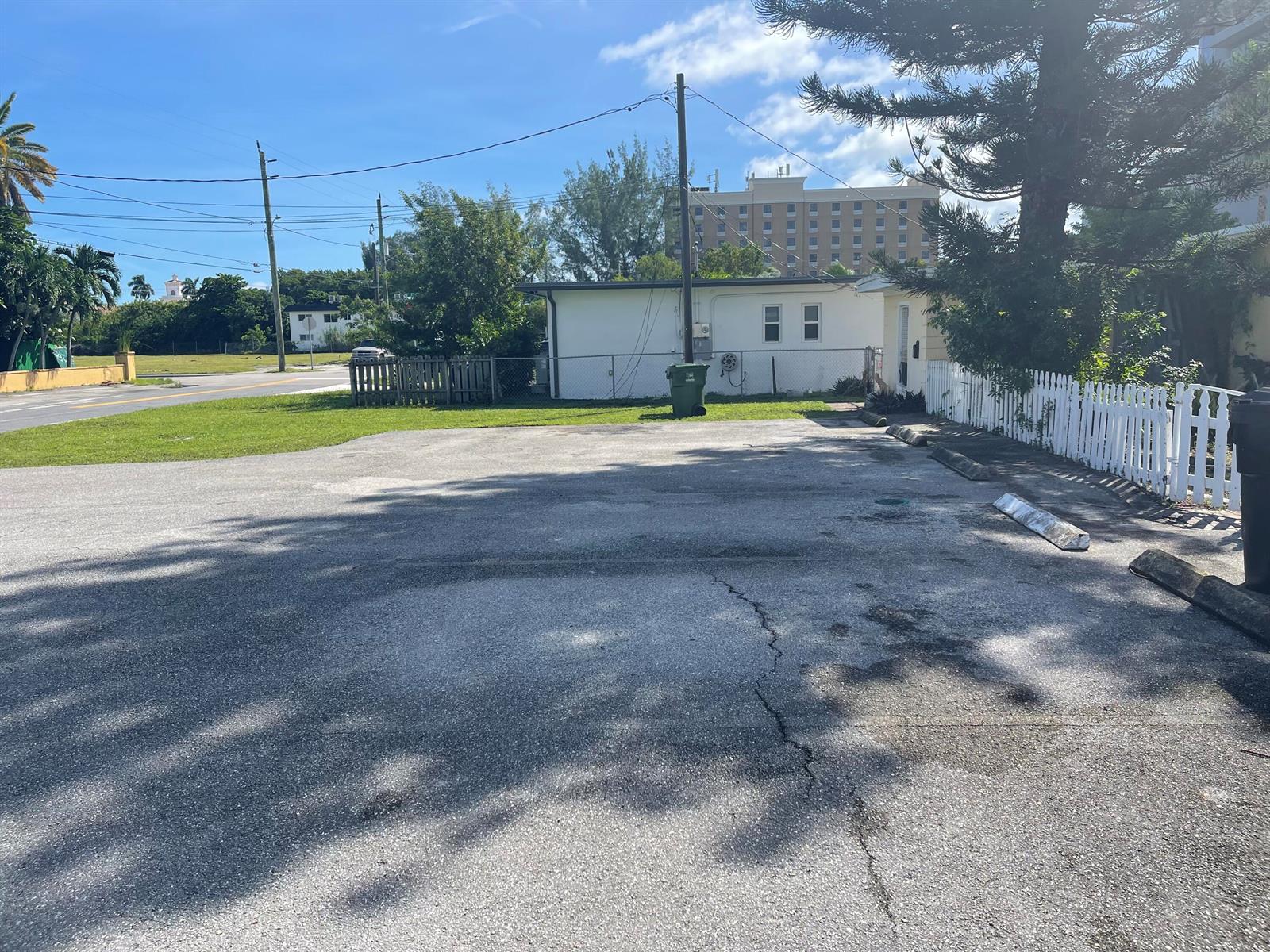 1-4  / 0 2420 sq. ft. $ 2026-06-20 0 foto