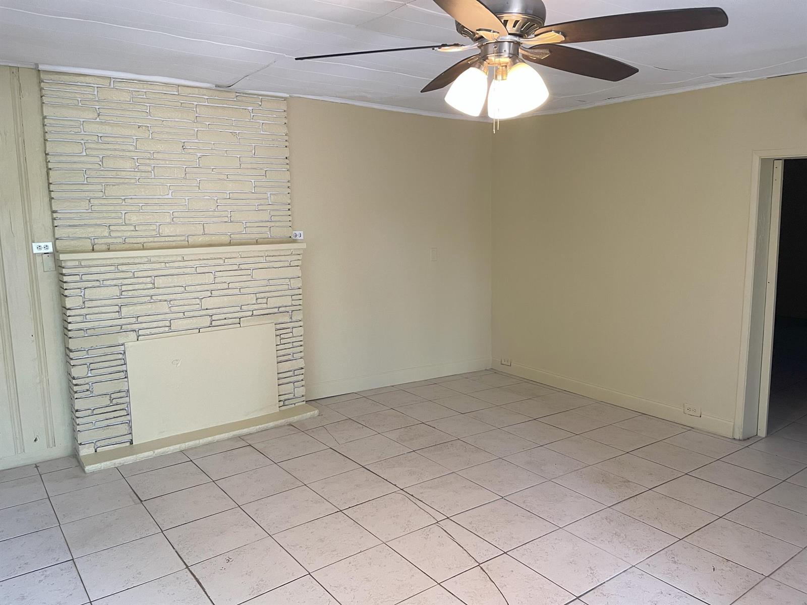 1-4  / 0 2420 sq. ft. $ 2026-06-20 0 foto