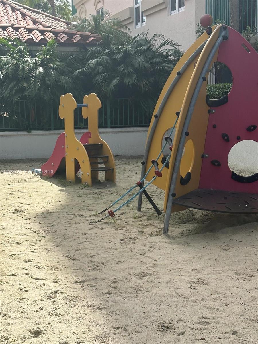 Photo of 20000 Country Club Dr #601, Aventura, Florida, 33180 - Childrens playground
