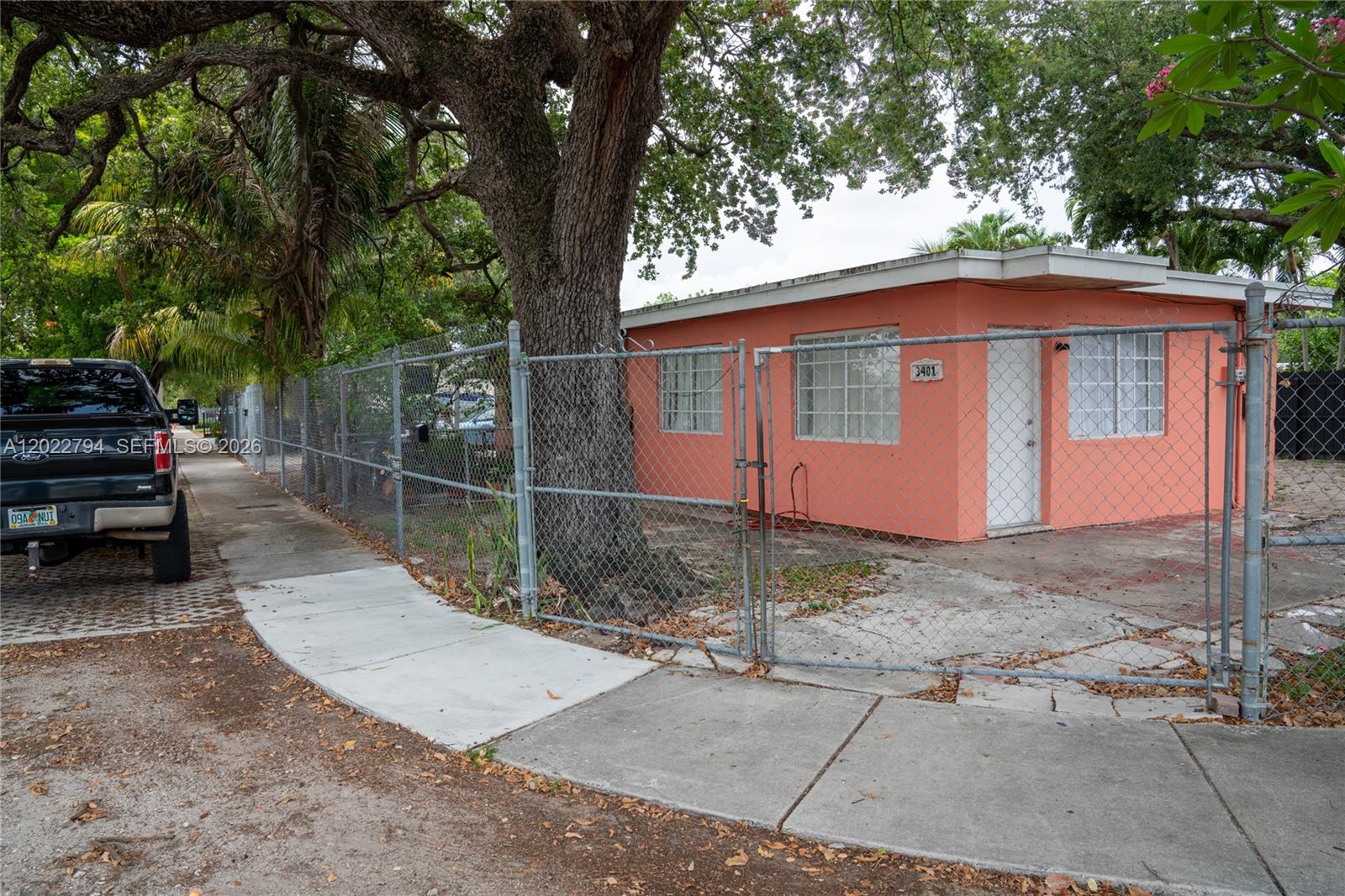 See details / 900 sq. ft. $ 2026-05-20 0 Photo