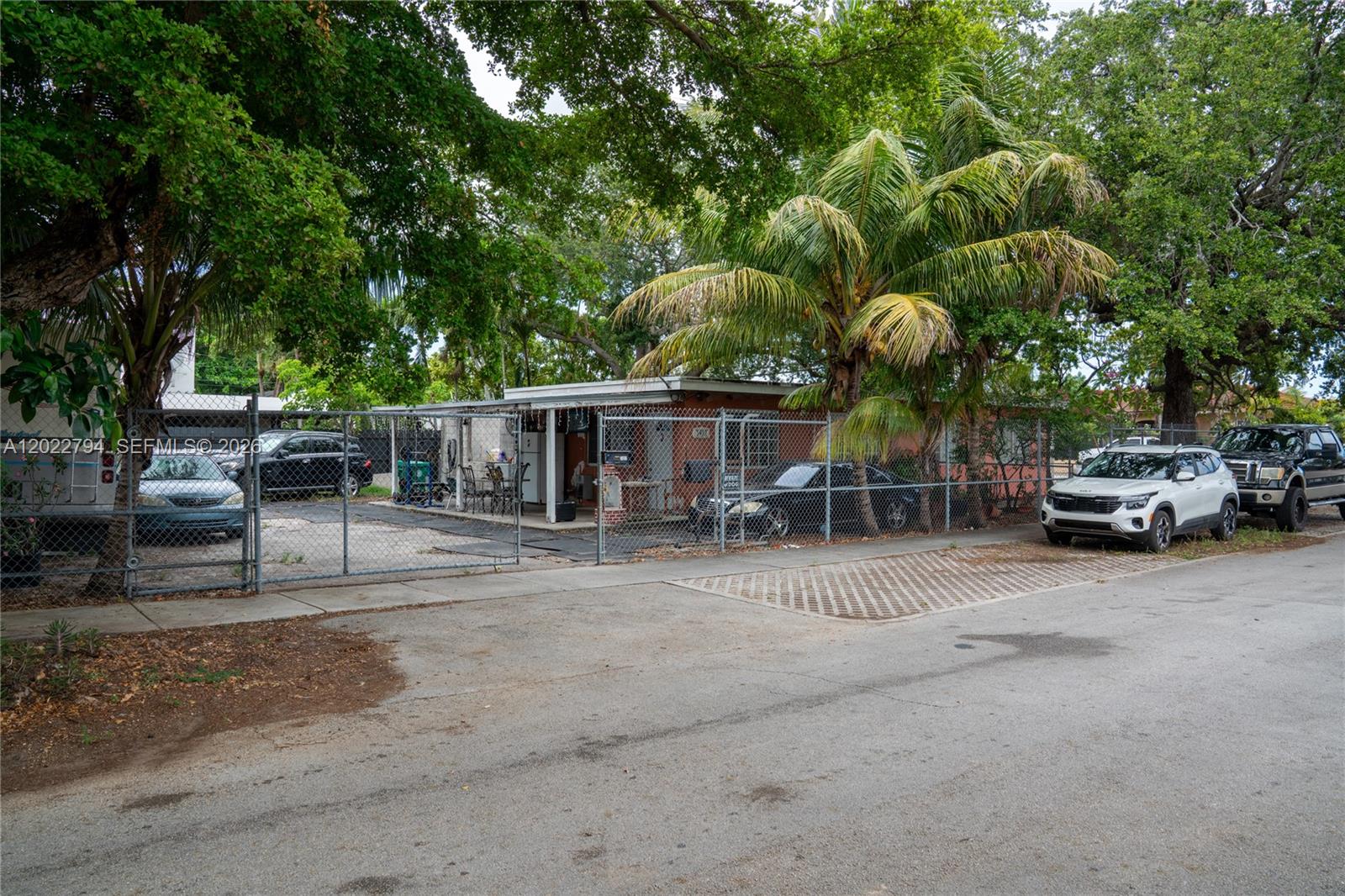 See details / 900 sq. ft. $ 2026-05-20 0 Photo
