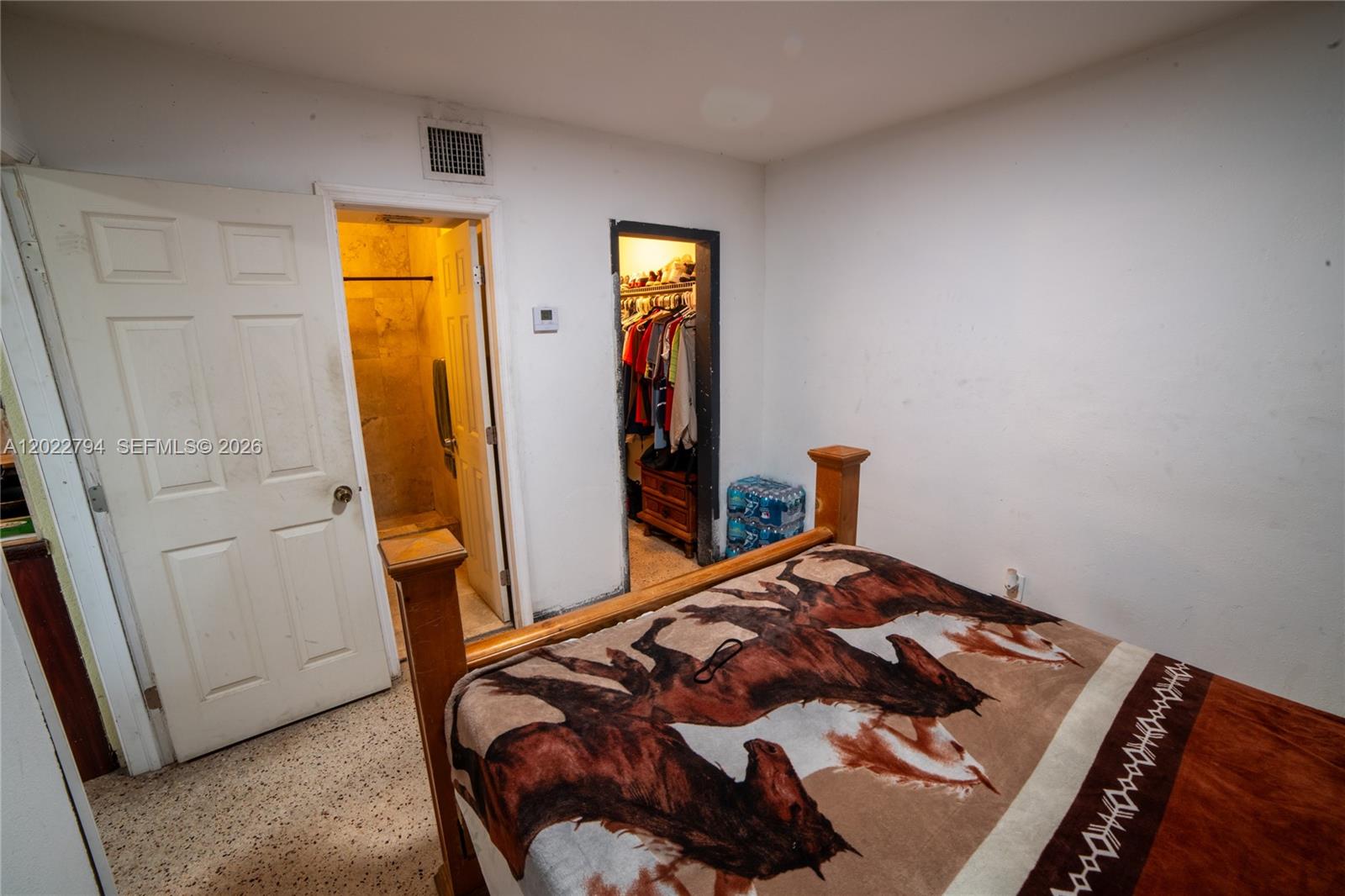 See details / 900 sq. ft. $ 2026-05-20 0 Photo