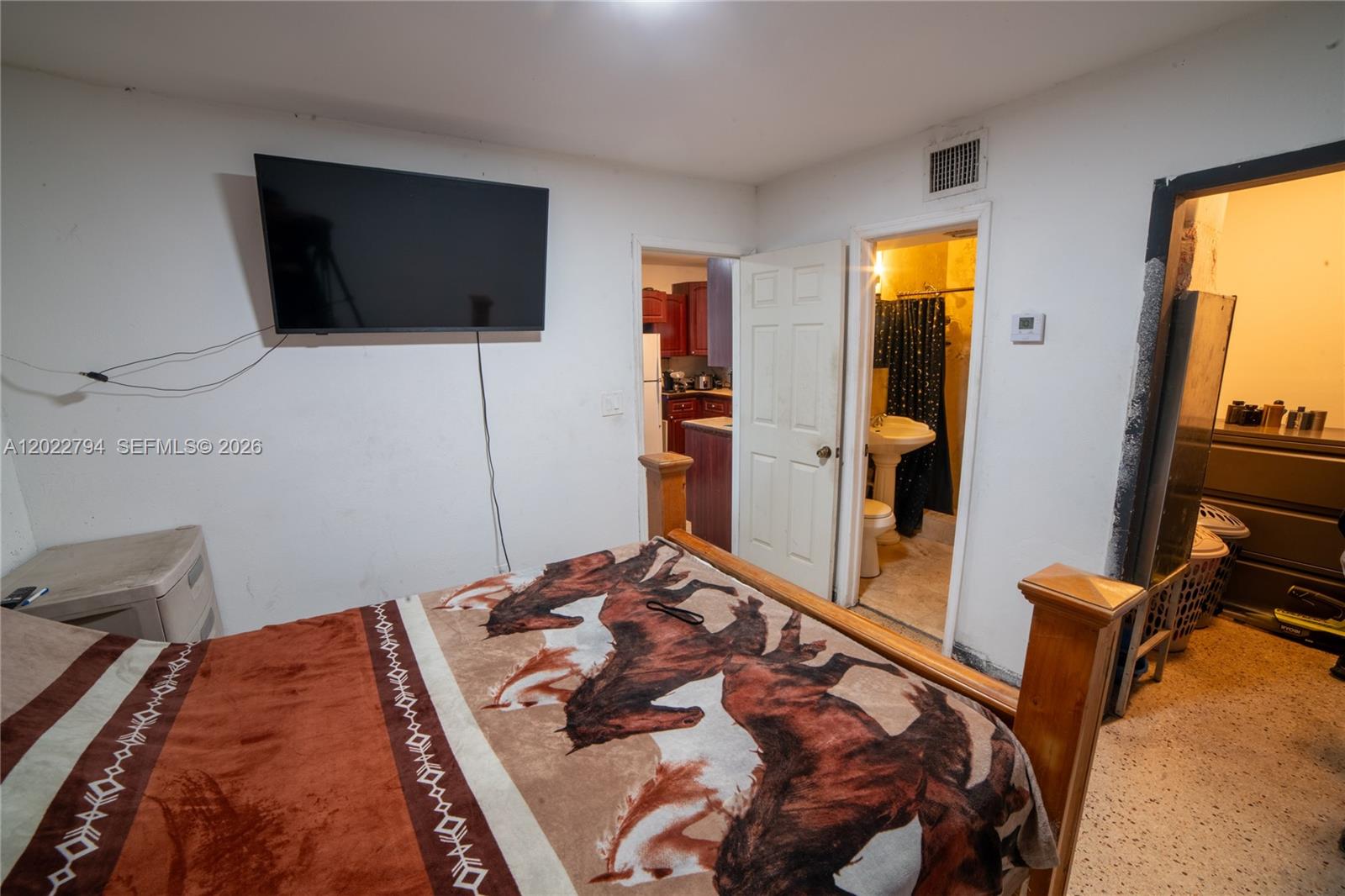 See details / 900 sq. ft. $ 2026-05-20 0 Photo