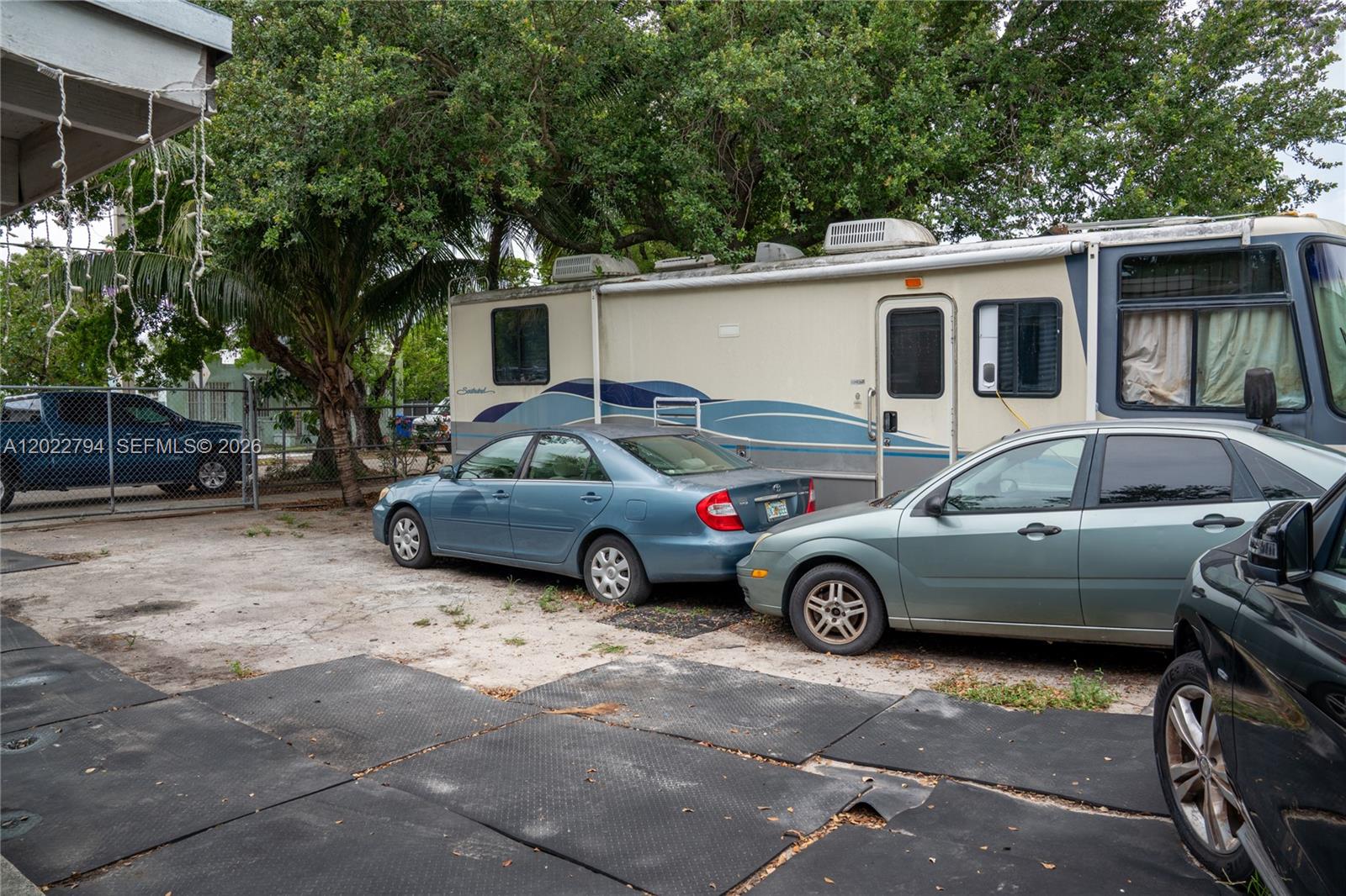 See details / 900 sq. ft. $ 2026-05-20 0 Photo