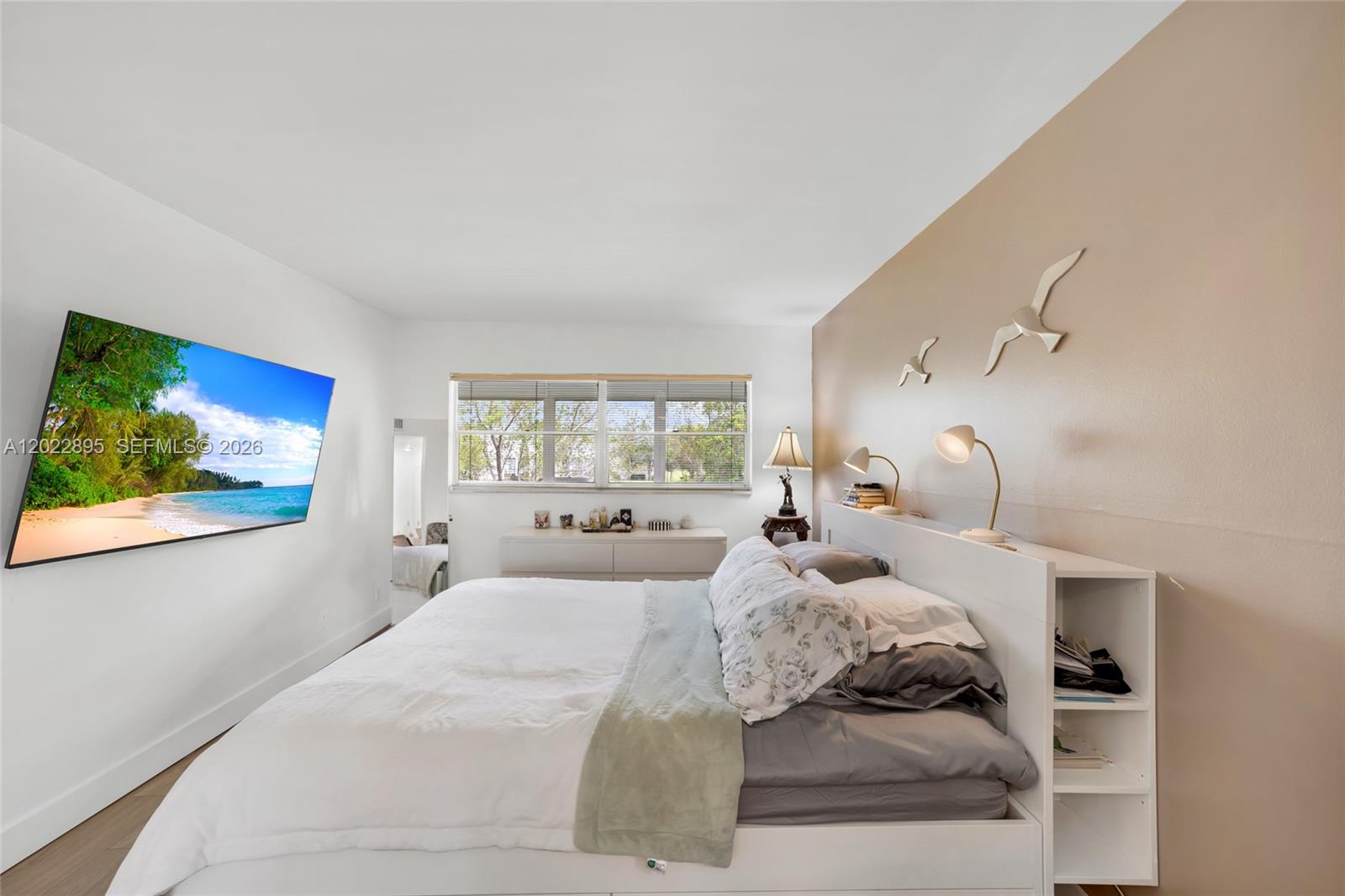 212 1 / 2 775 sq. ft. $ 2026-05-20 0 foto