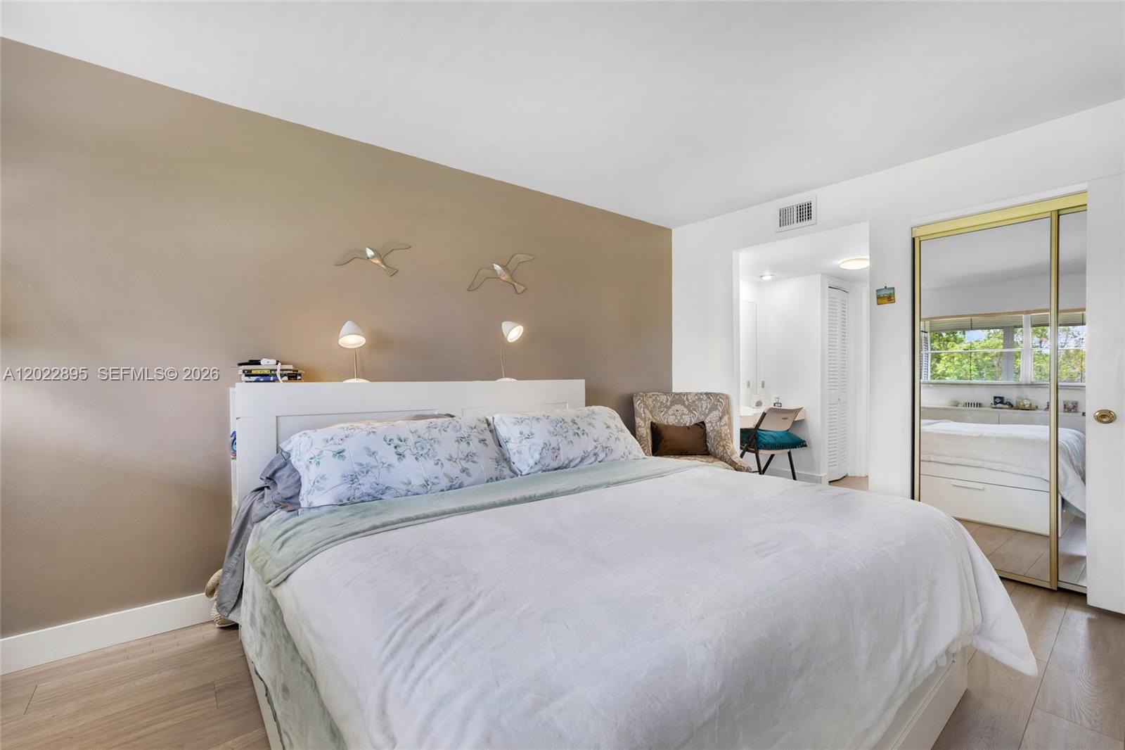 212 1 / 2 775 sq. ft. $ 2026-05-20 0 foto
