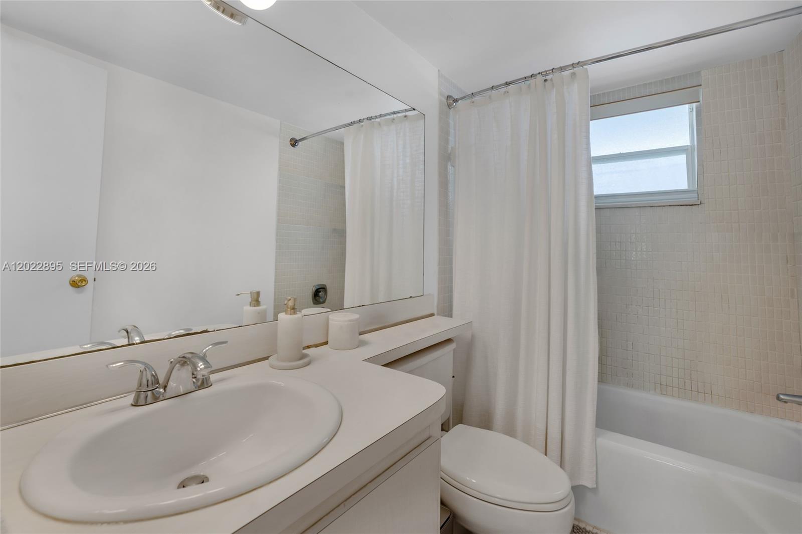 212 1 / 2 775 sq. ft. $ 2026-05-20 0 foto