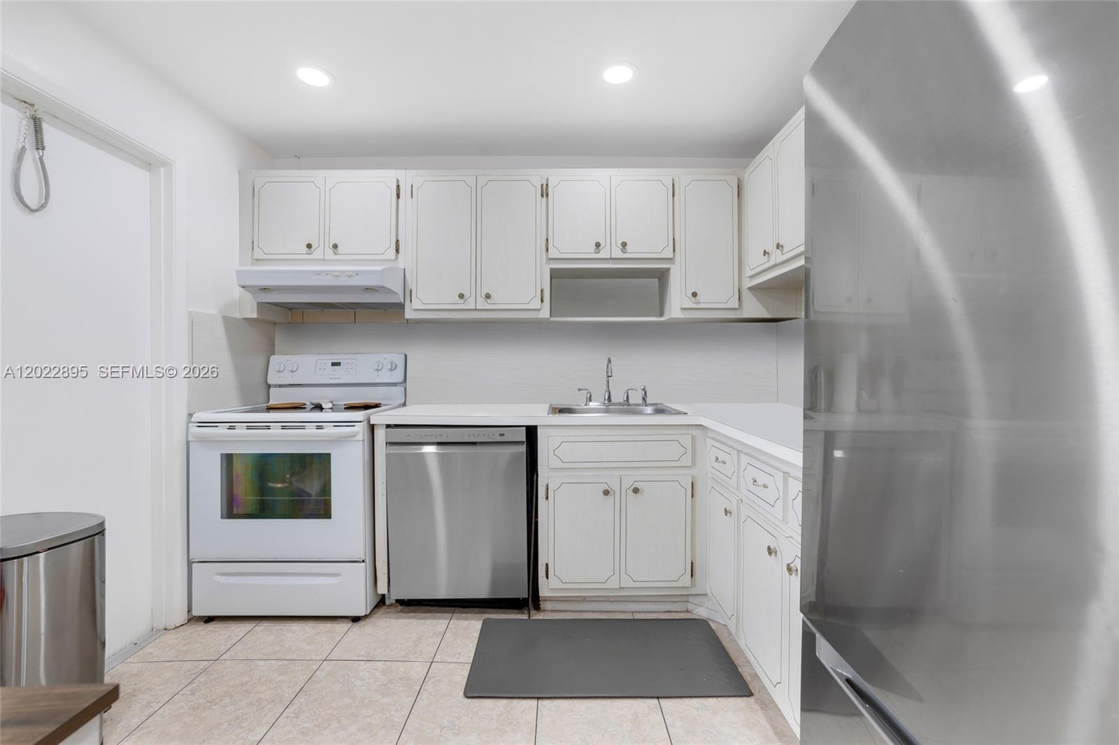 212 1 / 2 775 sq. ft. $ 2026-05-20 0 foto