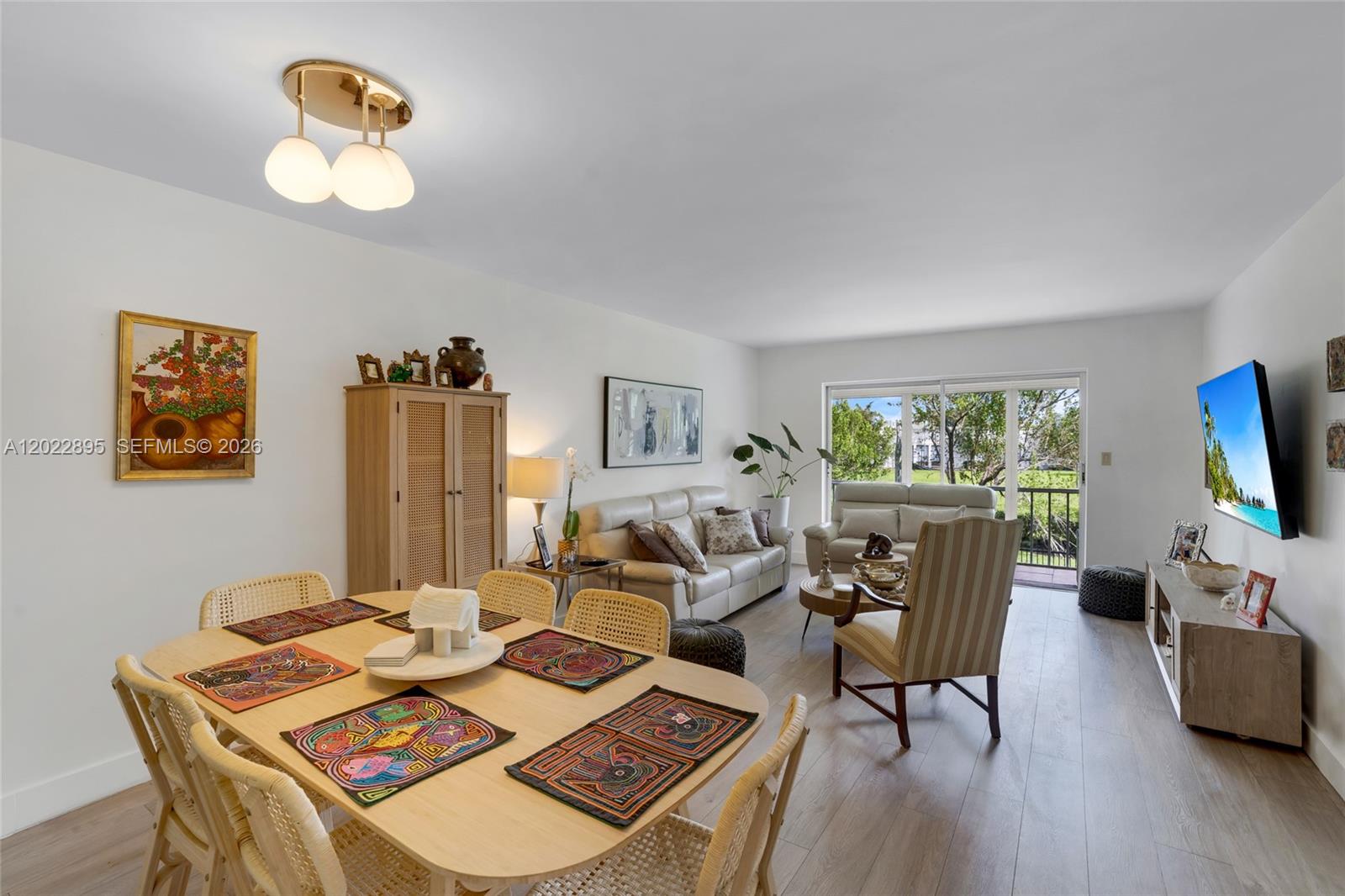 212 1 / 2 775 sq. ft. $ 2026-05-20 0 foto