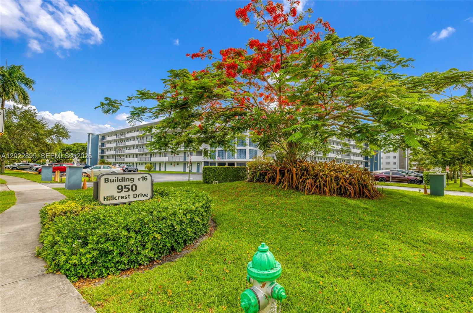 212 1 / 2 775 sq. ft. $ 2026-05-20 0 foto