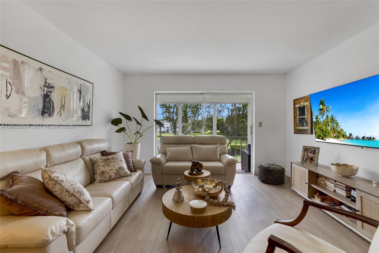 212 1 / 2 775 sq. ft. $ 2026-05-20 0 foto
