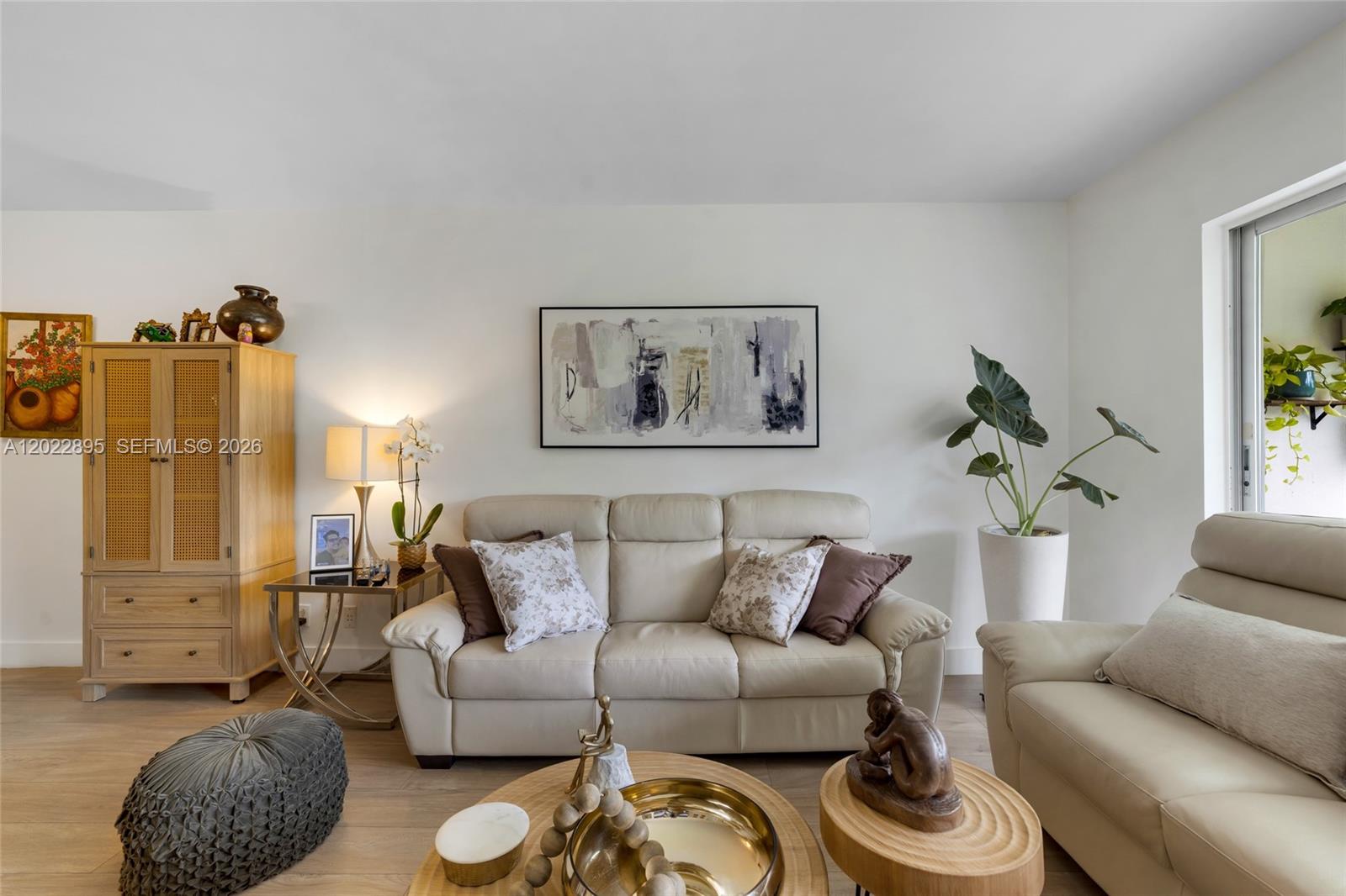 212 1 / 2 775 sq. ft. $ 2026-05-20 0 foto