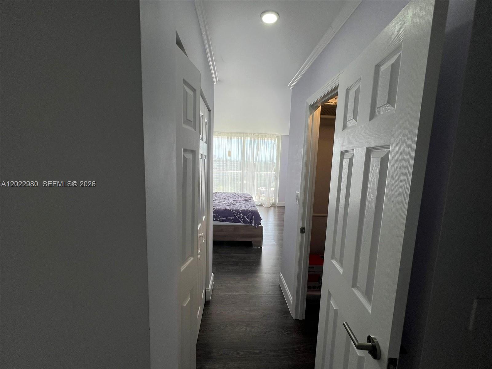 1013W 1 / 2 861 sq. ft. $ 2026-05-21 0 foto