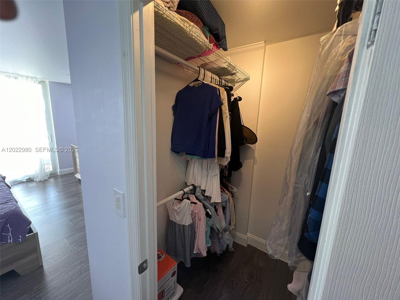1013W 1 / 2 861 sq. ft. $ 2026-05-21 0 foto