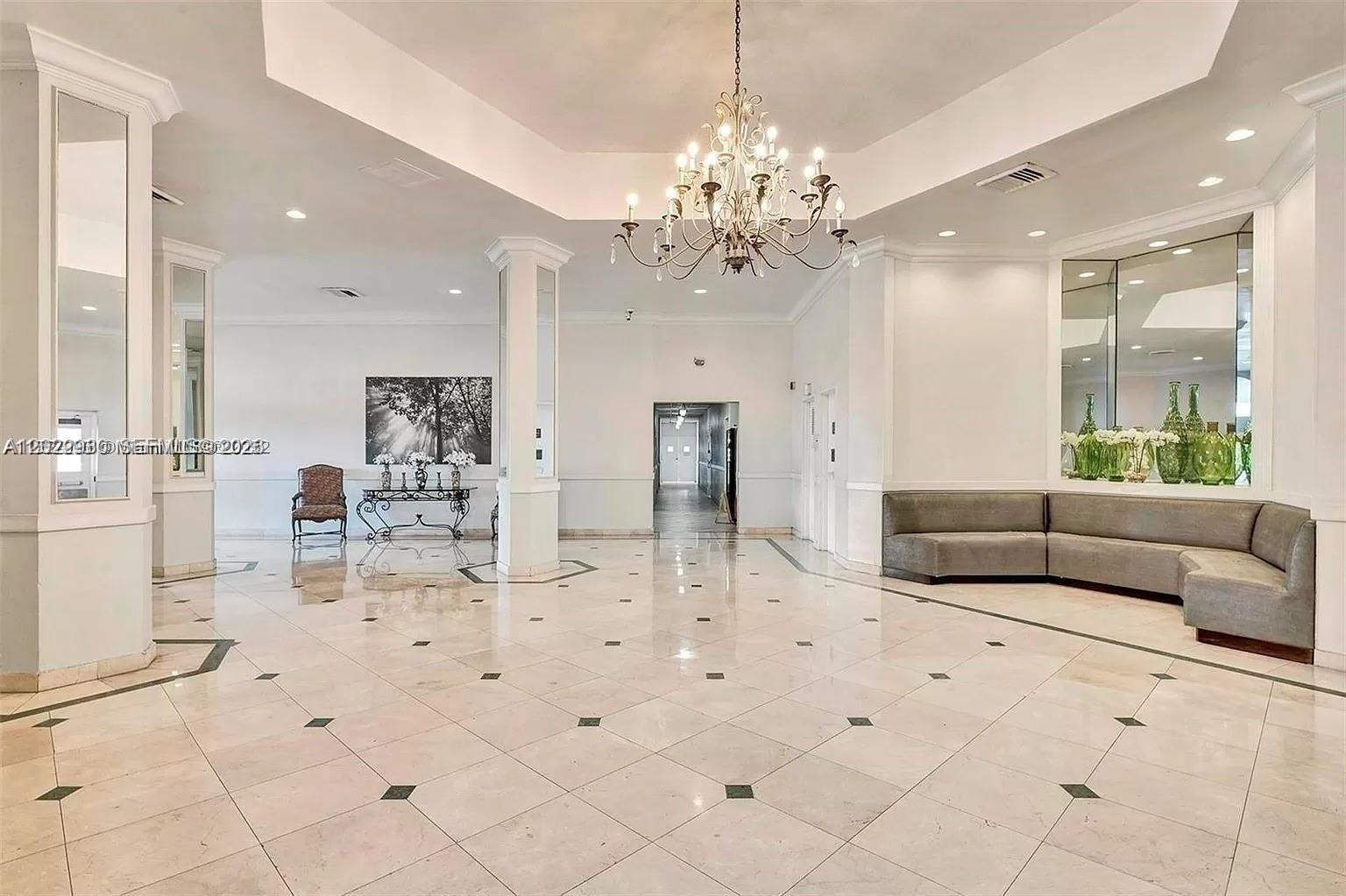 1013W 1 / 2 861 sq. ft. $ 2026-05-21 0 foto