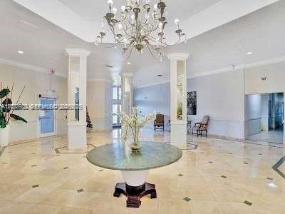1013W 1 / 2 861 sq. ft. $ 2026-05-21 0 foto