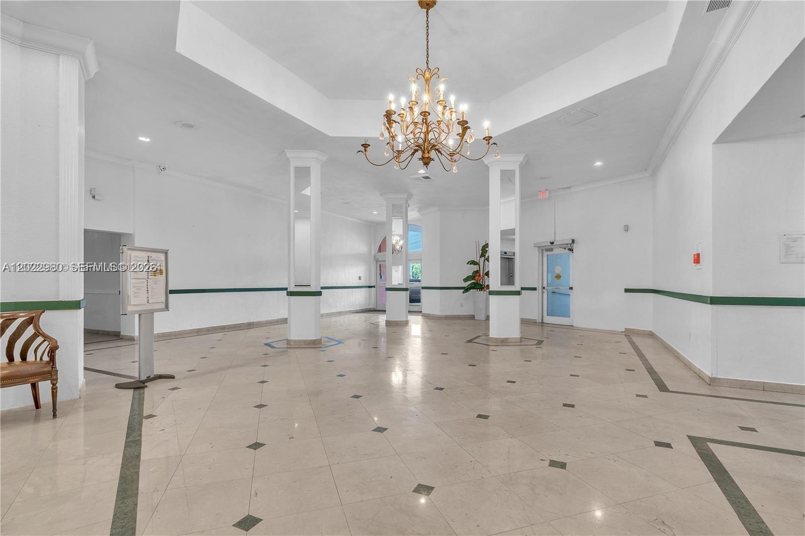 1013W 1 / 2 861 sq. ft. $ 2026-05-21 0 foto