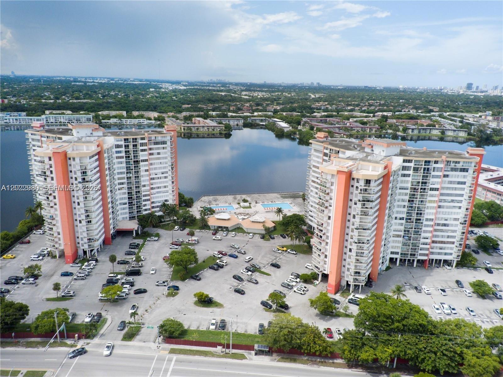 1013W 1 / 2 861 sq. ft. $ 2026-05-21 0 foto