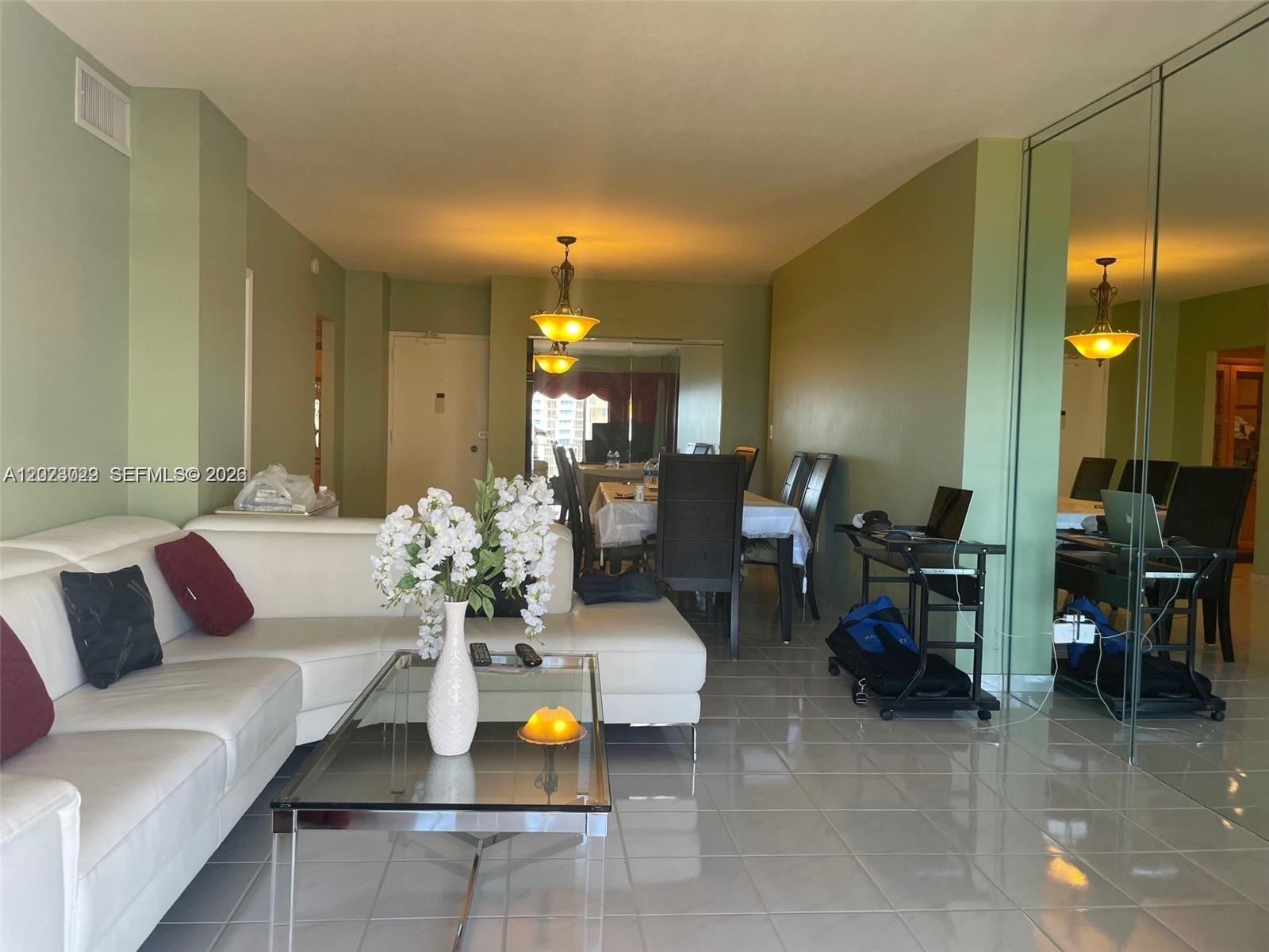 8K 1 / 2 870 sq. ft. $ 2026-05-27 0 Photo