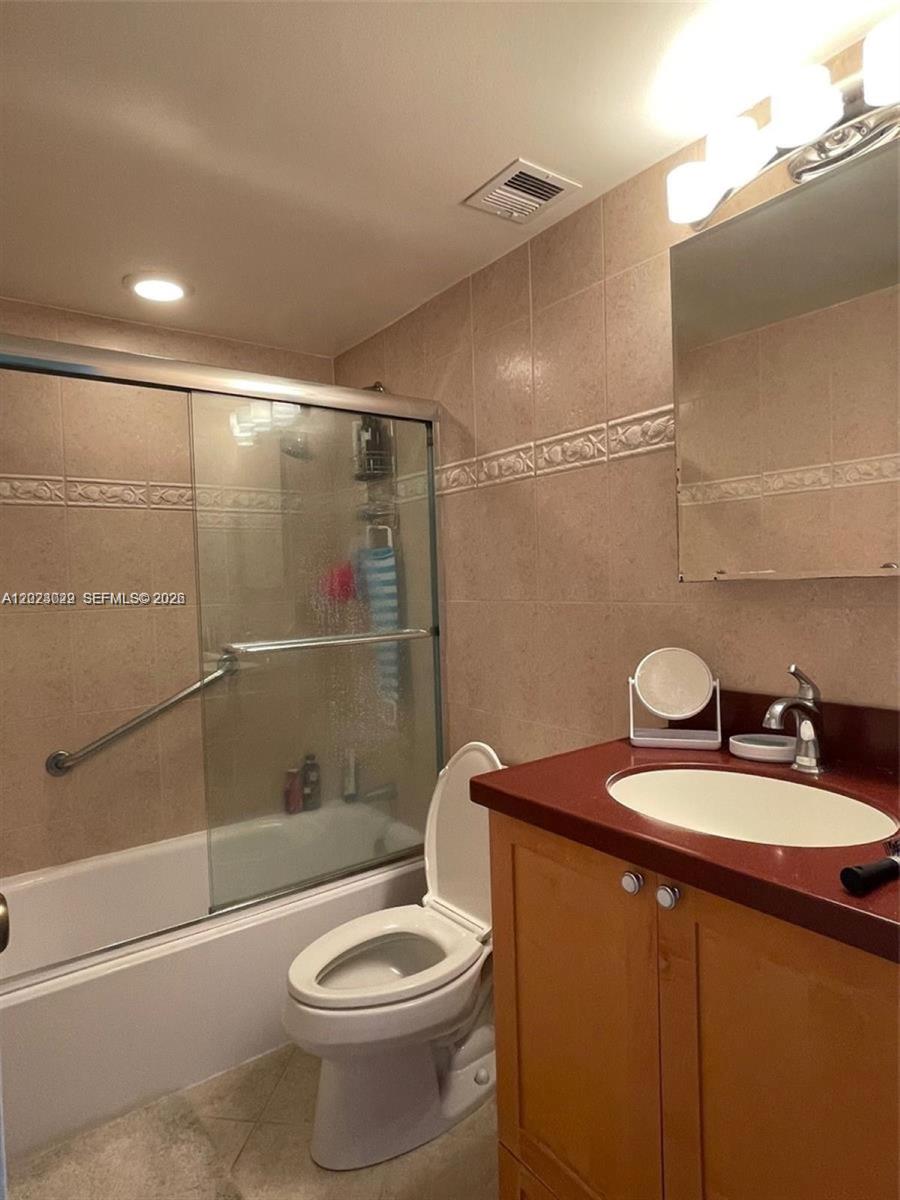 8K 1 / 2 870 sq. ft. $ 2026-05-27 0 Photo