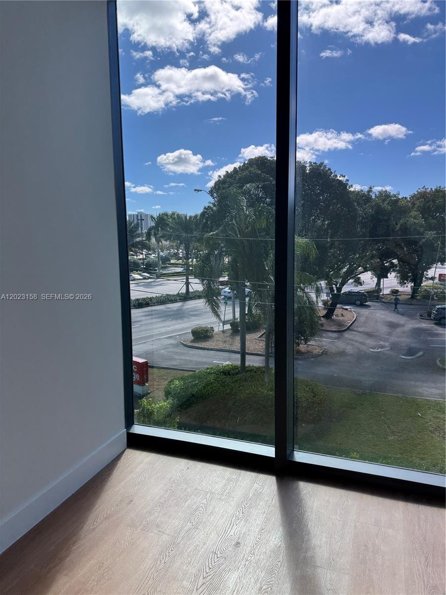 208  /   sq. ft. $ 2026-05-21 0 Photo