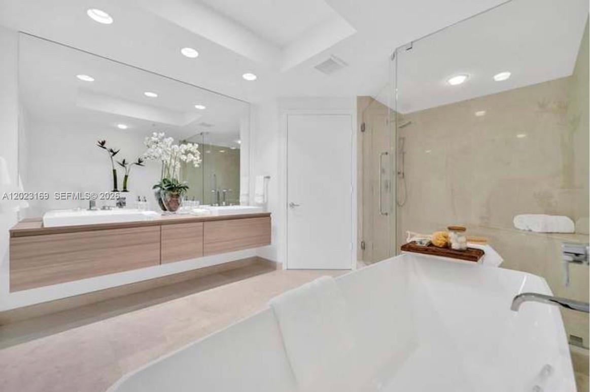 Photo of 17111 Biscayne Blvd #2209, North Miami Beach, Florida, 33160 -