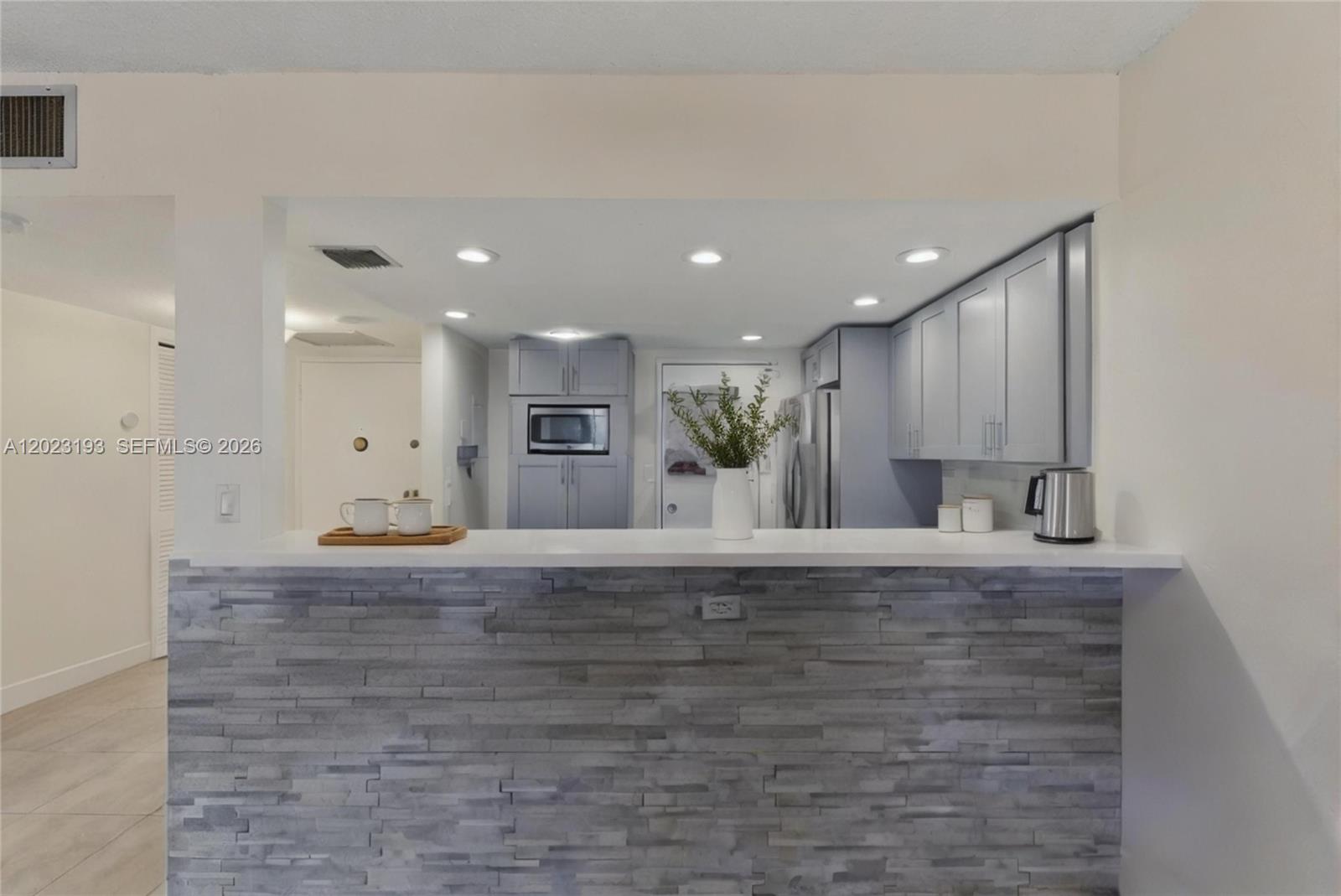 Photo of 500 Three Islands Blvd #1008, Hallandale Beach, Florida, 33009 - virtually staged