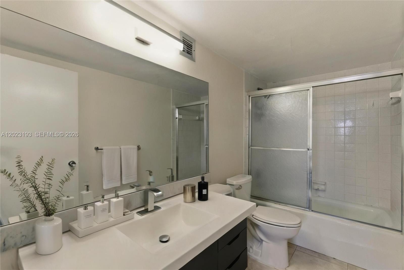 Photo of 500 Three Islands Blvd #1008, Hallandale Beach, Florida, 33009 - virtually staged
