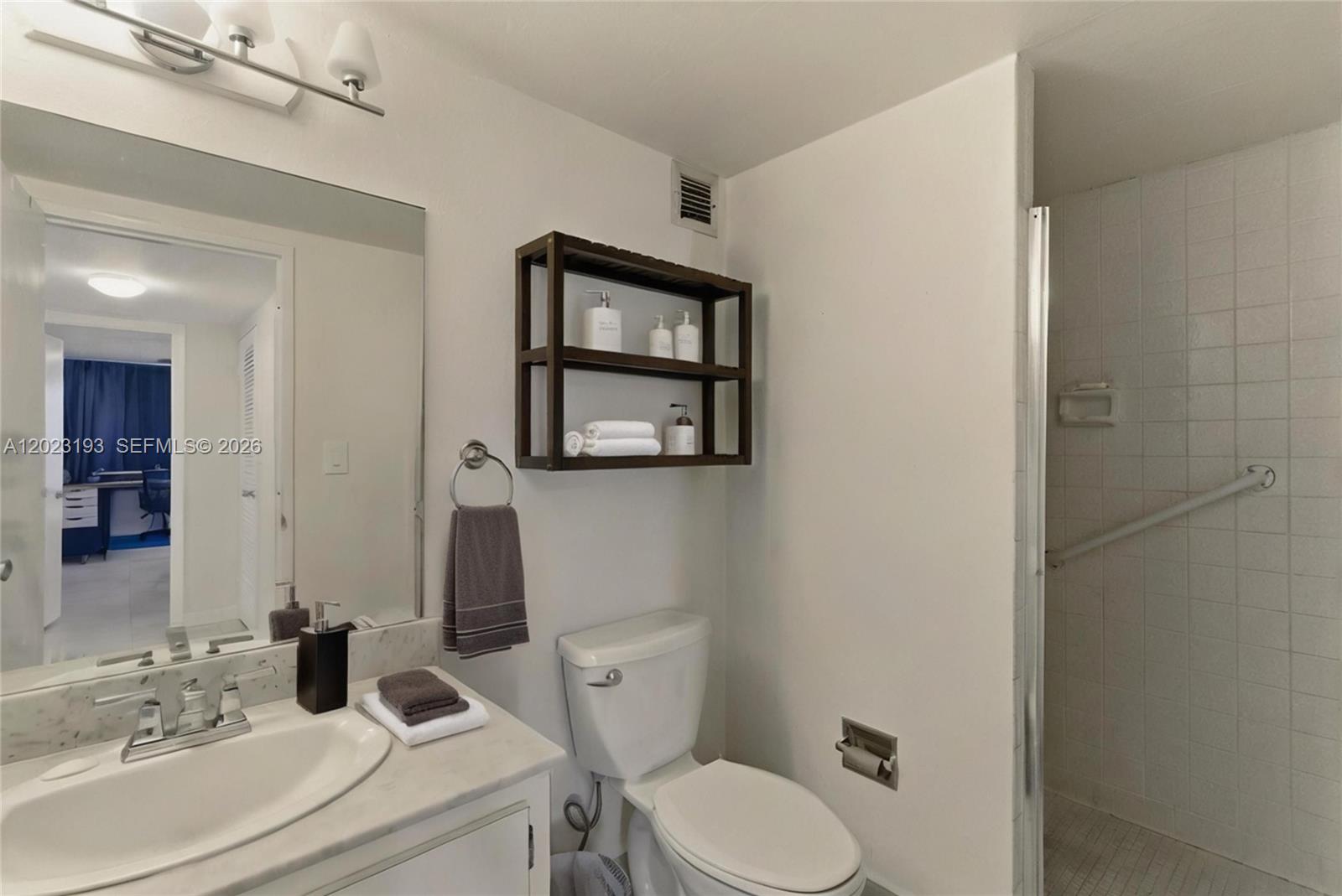 Photo of 500 Three Islands Blvd #1008, Hallandale Beach, Florida, 33009 - virtually staged