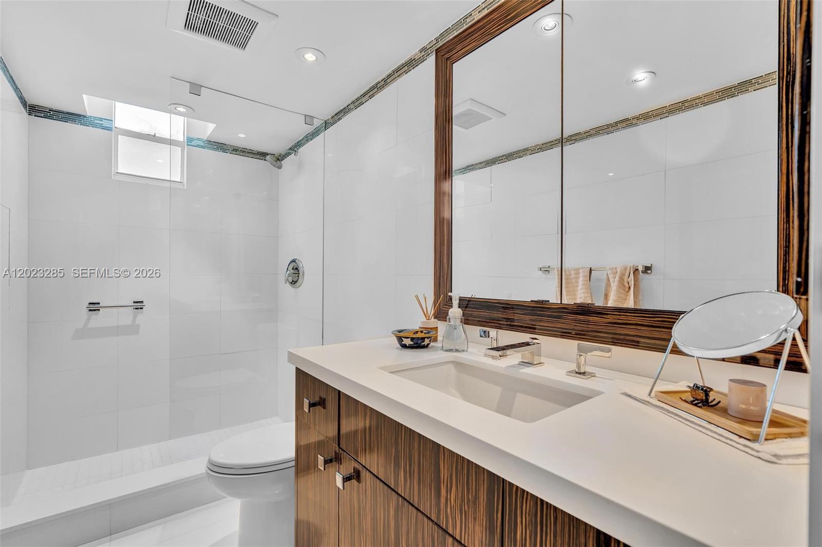 Photo of 2500 Parkview Dr  #1514, Hallandale Beach, Florida, 33009 - 2nd Bathroom