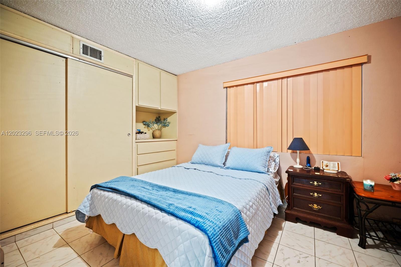 See details / 5294 sq. ft. $ 2026-06-04 0 Photo