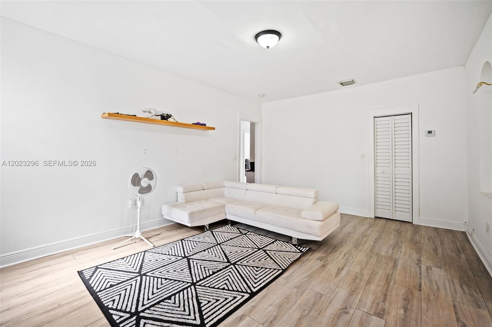 See details / 5294 sq. ft. $ 2026-06-04 0 Photo