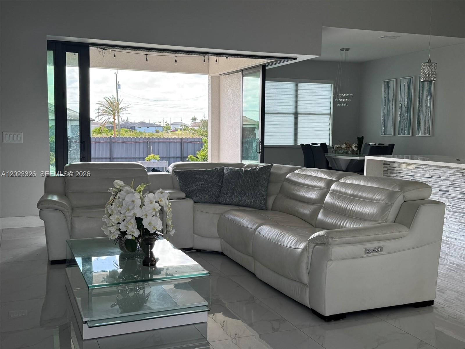 Ver detalles 113 3 / 3 sq. ft. $ 2026-05-21 0 foto