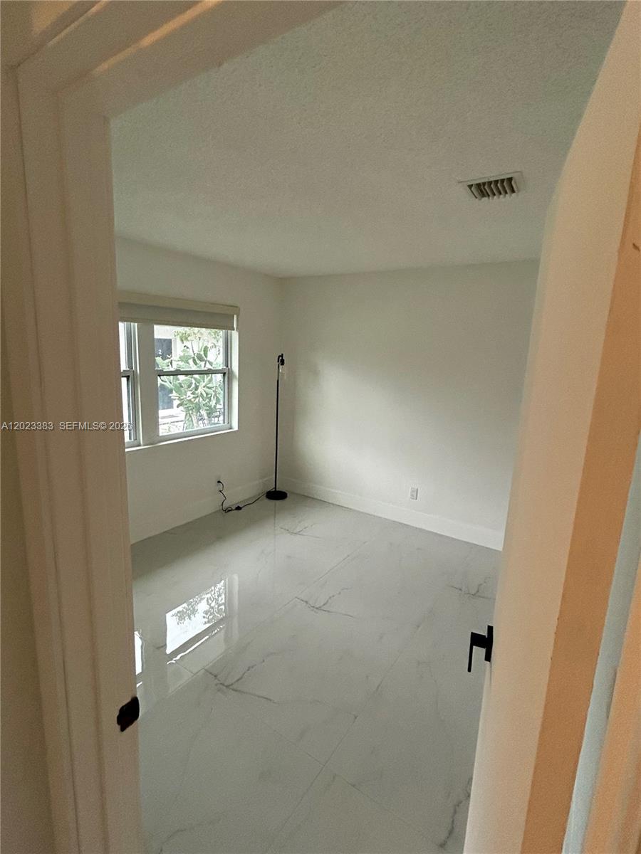 See details / 1728 sq. ft. $ 2026-05-21 0 Photo