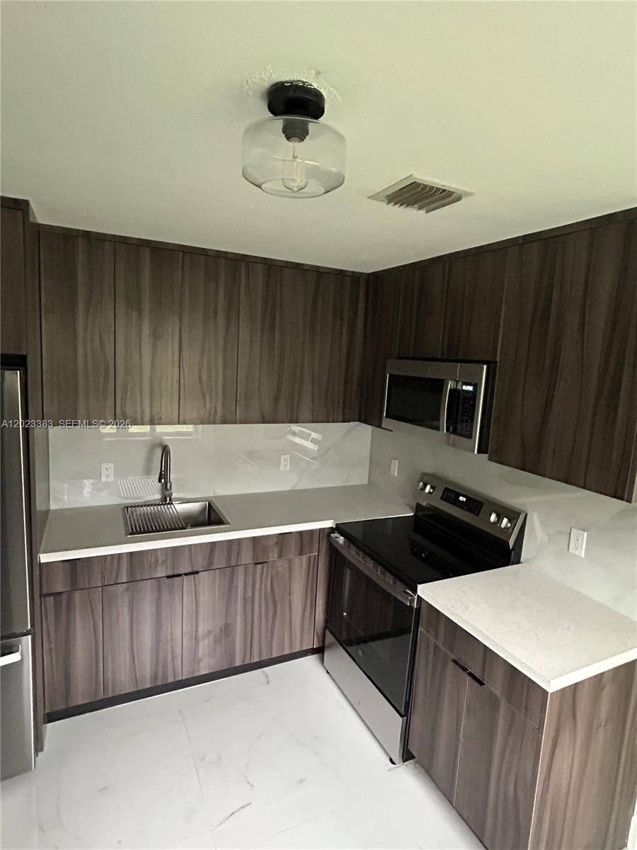 See details / 1728 sq. ft. $ 2026-05-21 0 Photo