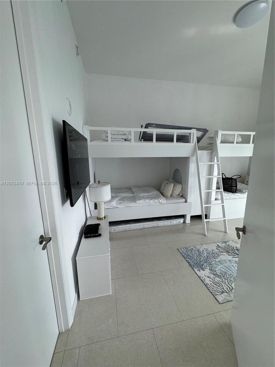 See details 4006 3 / 4 2327 sq. ft. $ 2026-05-21 0 Photo