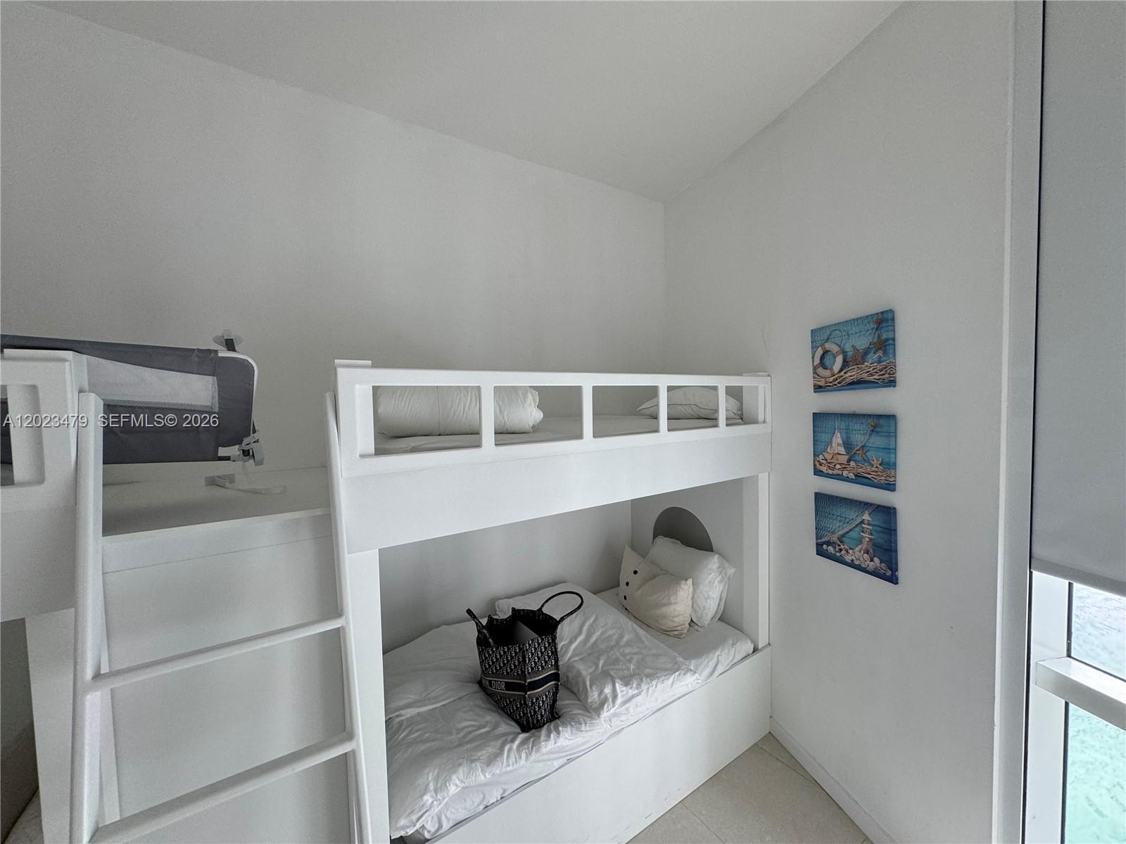 See details 4006 3 / 4 2327 sq. ft. $ 2026-05-21 0 Photo
