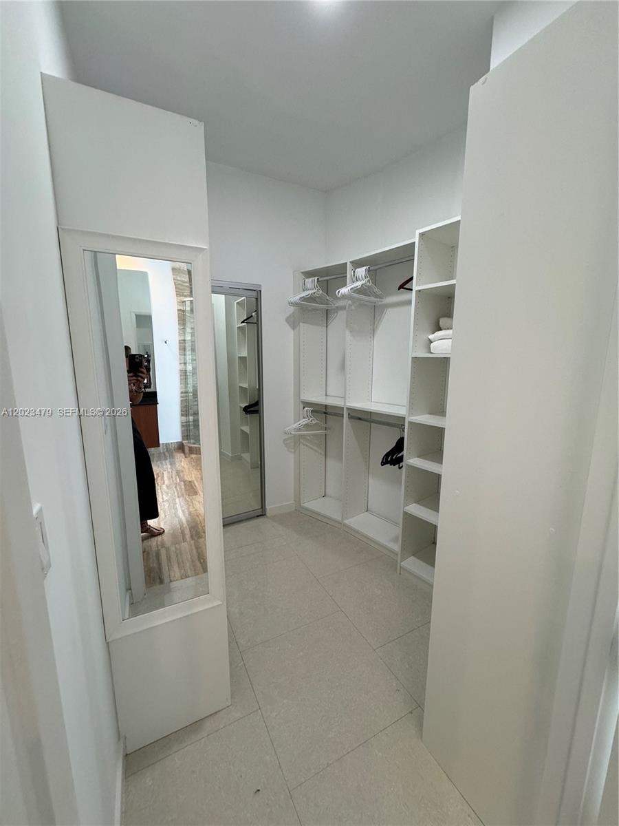 See details 4006 3 / 4 2327 sq. ft. $ 2026-05-21 0 Photo